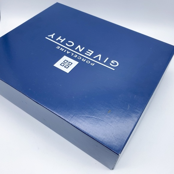 6-Pc Givenchy Porcelaine Navy and White Dinnerware Set - Picture 14 of 15